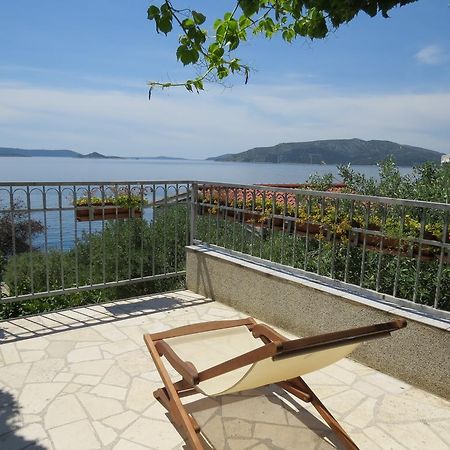 Apartments Lovric - 30 Meters To The Beach Trogir Exteriör bild