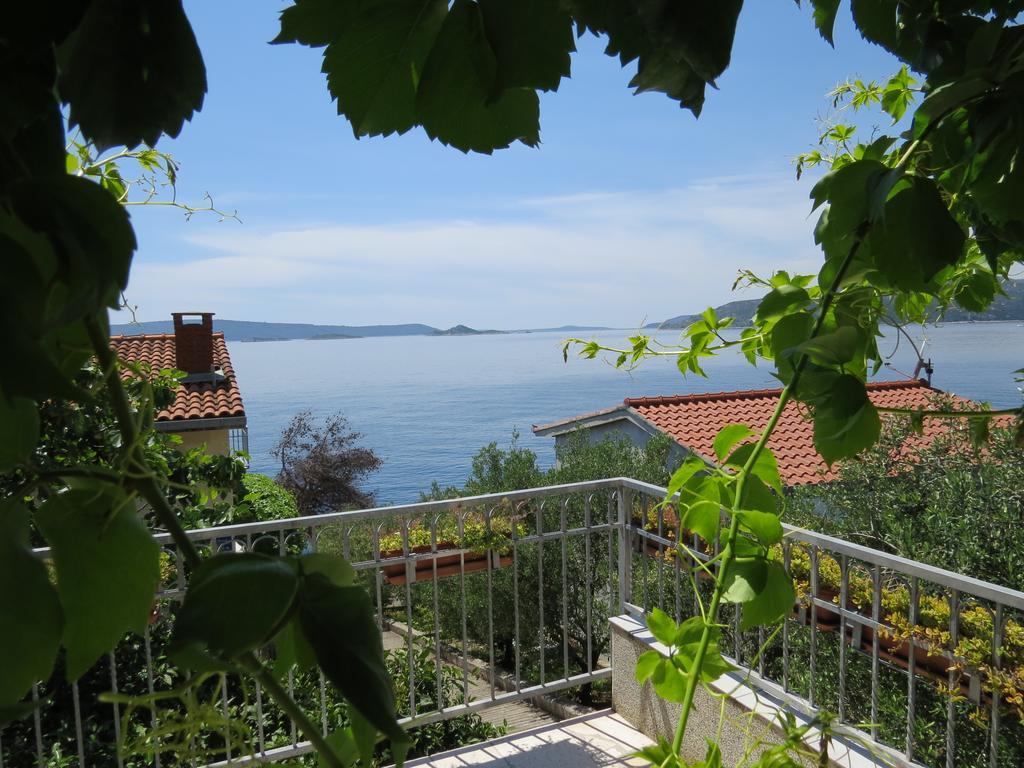 Apartments Lovric - 30 Meters To The Beach Trogir Exteriör bild
