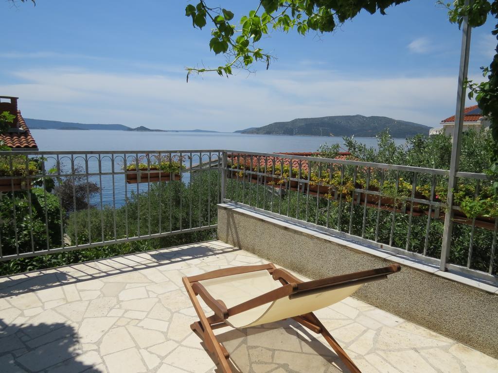 Apartments Lovric - 30 Meters To The Beach Trogir Exteriör bild