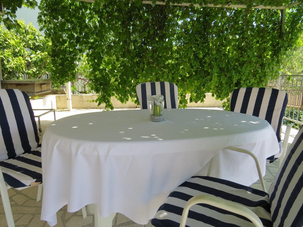 Apartments Lovric - 30 Meters To The Beach Trogir Exteriör bild