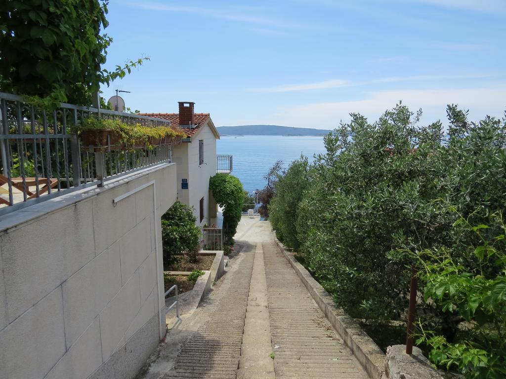 Apartments Lovric - 30 Meters To The Beach Trogir Exteriör bild