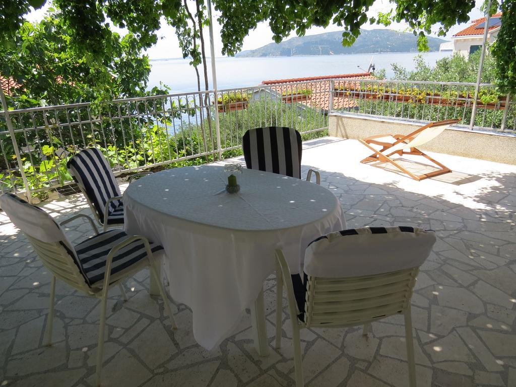 Apartments Lovric - 30 Meters To The Beach Trogir Exteriör bild