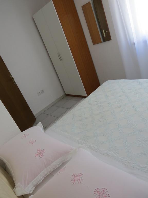 Apartments Lovric - 30 Meters To The Beach Trogir Exteriör bild