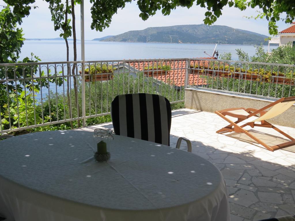 Apartments Lovric - 30 Meters To The Beach Trogir Exteriör bild