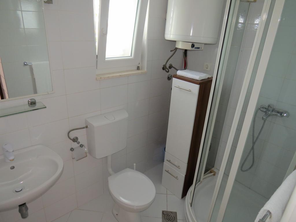 Apartments Lovric - 30 Meters To The Beach Trogir Exteriör bild