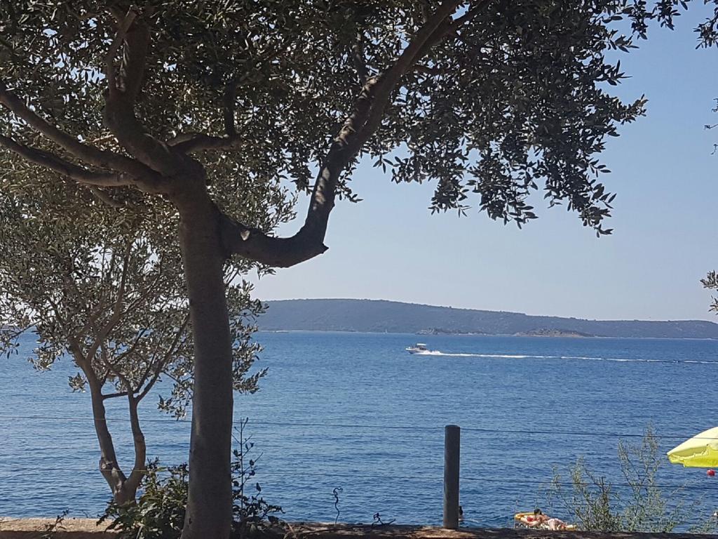 Apartments Lovric - 30 Meters To The Beach Trogir Exteriör bild