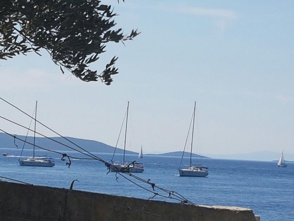 Apartments Lovric - 30 Meters To The Beach Trogir Exteriör bild