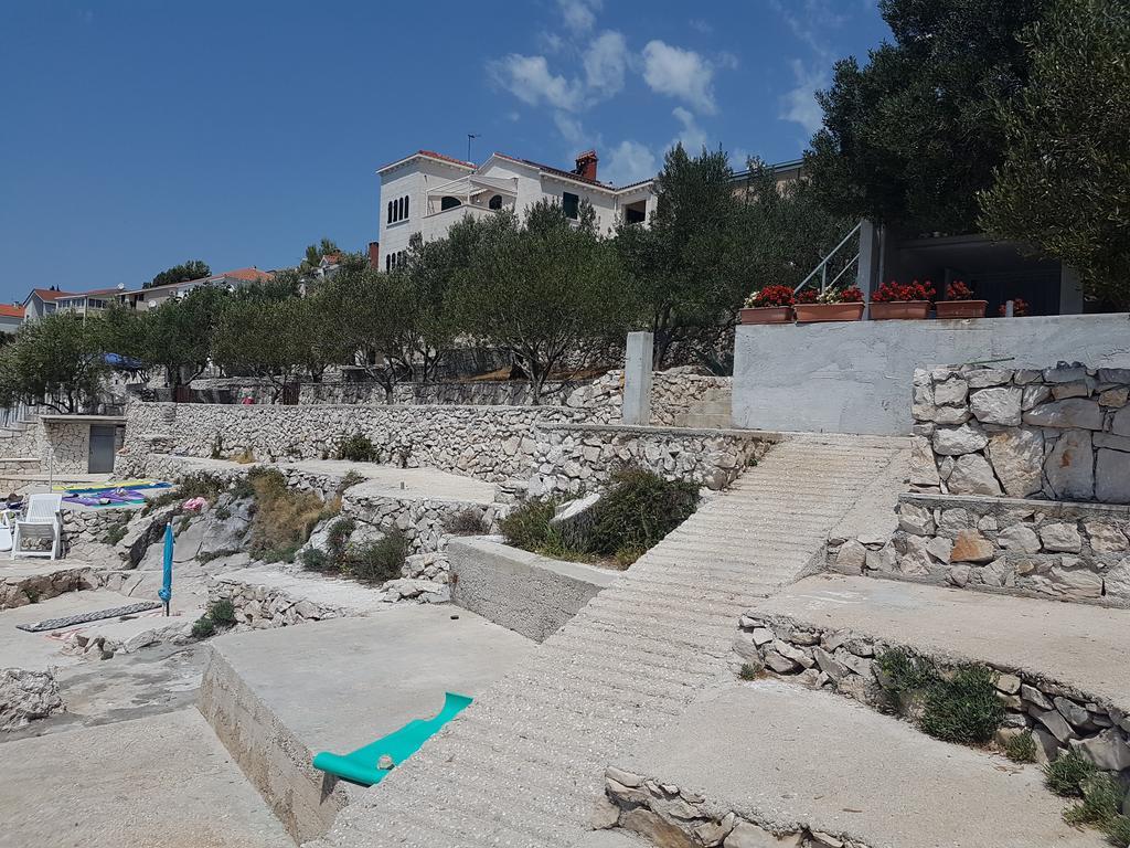 Apartments Lovric - 30 Meters To The Beach Trogir Exteriör bild