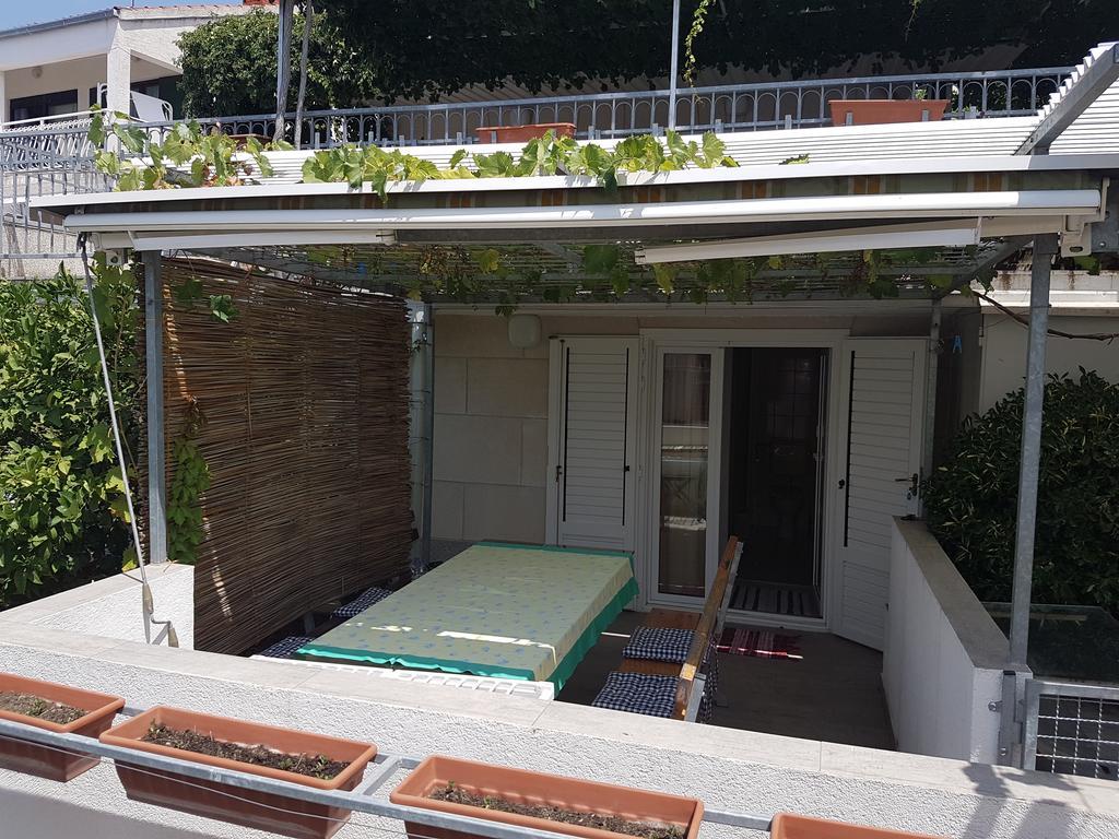 Apartments Lovric - 30 Meters To The Beach Trogir Exteriör bild