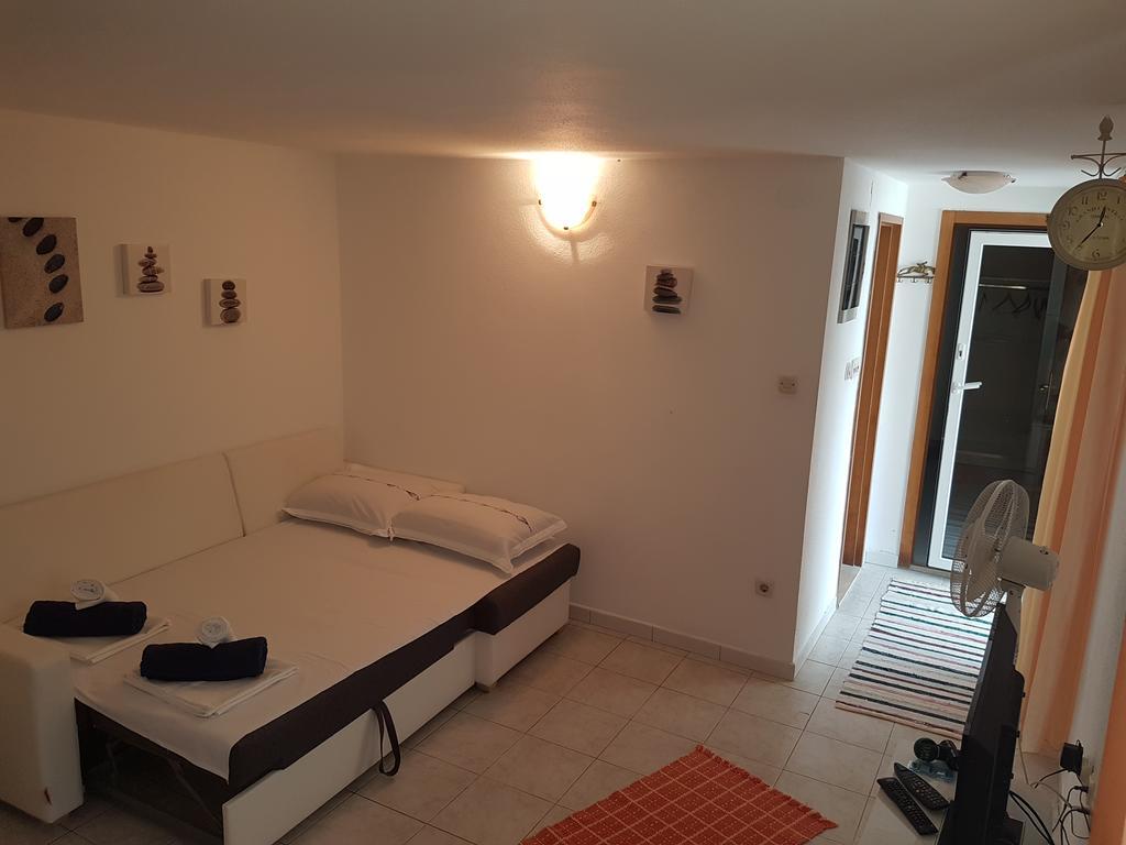 Apartments Lovric - 30 Meters To The Beach Trogir Exteriör bild