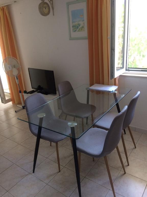 Apartments Lovric - 30 Meters To The Beach Trogir Exteriör bild