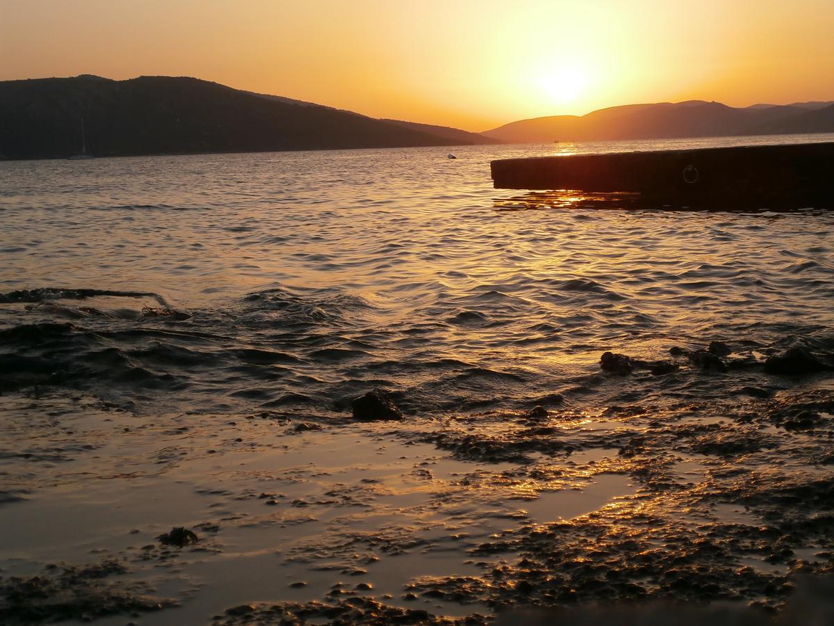 Apartments Lovric - 30 Meters To The Beach Trogir Rum bild