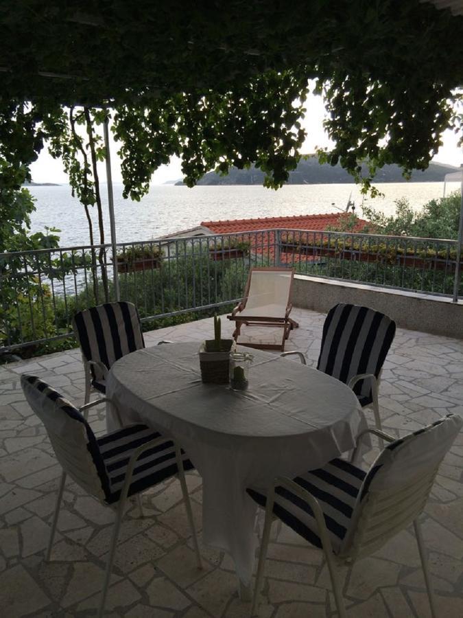 Apartments Lovric - 30 Meters To The Beach Trogir Exteriör bild